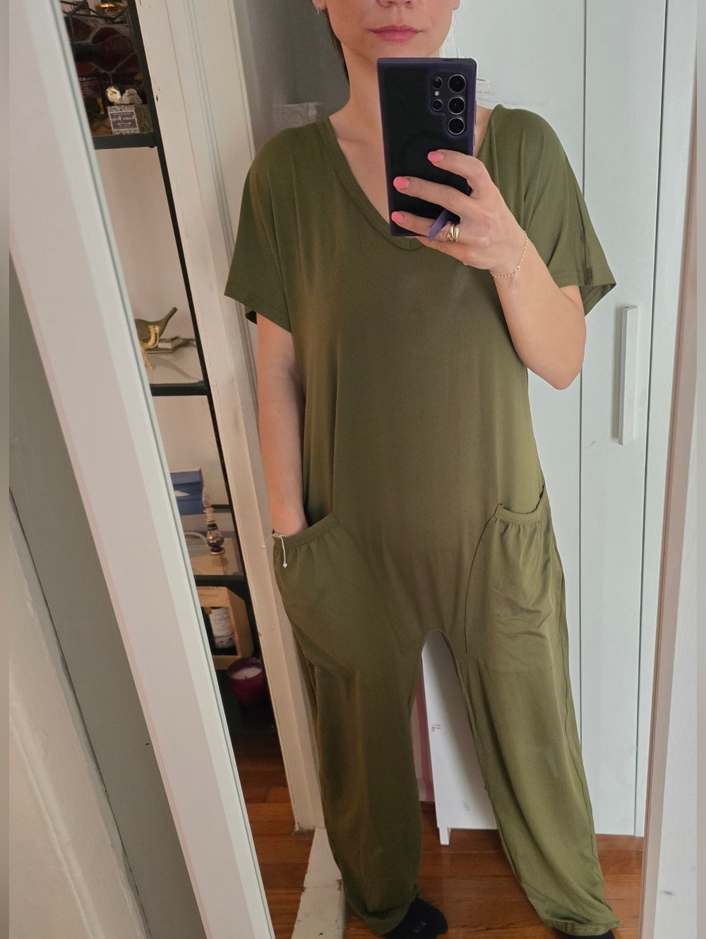 New Oversized Relaxed V-Neck Olive Jumpsuit with Pockets In Olive Green Size Sm - Picture 5 of 5